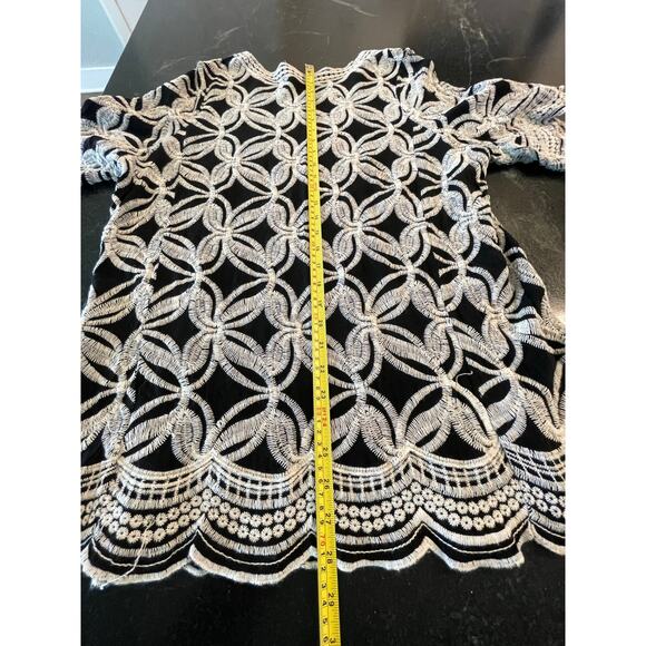 Solitaire 1X black white  scalloped embroidered tunic - Picture 4 of 10
